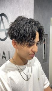 メンズヘア整形スパイラルパーマ波巻きツイストメンズパーマ髪型 - メンズヘア整形サロン GOALD 渋谷神南掲載