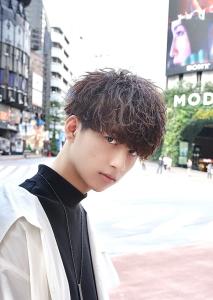 メンズヘア整形スパイラルパーマ波巻きツイストメンズパーマ髪型 - メンズヘア整形サロン GOALD 渋谷神南掲載