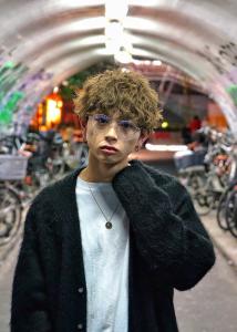 メンズヘア整形スパイラルパーマ波巻きツイストメンズパーマ髪型 - メンズヘア整形サロン GOALD 渋谷神南掲載