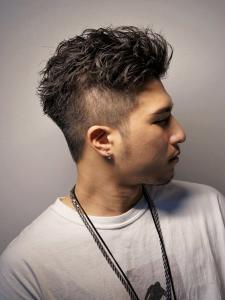 メンズヘア整形スパイラルパーマ波巻きツイストメンズパーマ髪型 - メンズヘア整形サロン GOALD 渋谷神南掲載