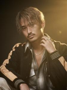 メンズヘア整形スパイラルパーマ波巻きツイストメンズパーマ髪型 - メンズヘア整形サロン GOALD 渋谷神南掲載