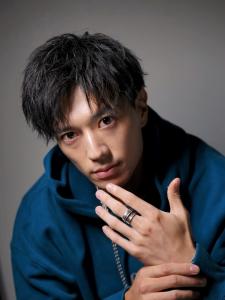メンズヘア整形スパイラルパーマ波巻きツイストメンズパーマ髪型 - メンズヘア整形サロン GOALD 渋谷神南掲載