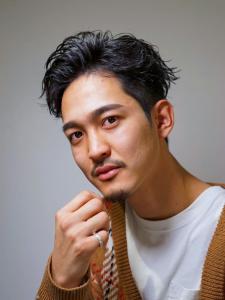 メンズヘア整形スパイラルパーマ波巻きツイストメンズパーマ髪型 - メンズヘア整形サロン GOALD 渋谷神南掲載