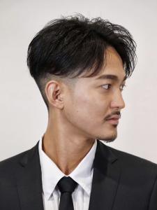 メンズヘア整形スパイラルパーマ波巻きツイストメンズパーマ髪型 - メンズヘア整形サロン GOALD 渋谷神南掲載