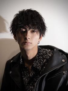 メンズヘア整形スパイラルパーマ波巻きツイストメンズパーマ髪型 - メンズヘア整形サロン GOALD 渋谷神南掲載