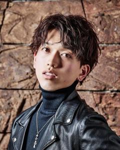 メンズヘア整形スパイラルパーマ波巻きツイストメンズパーマ髪型 - メンズヘア整形サロン GOALD 渋谷神南掲載
