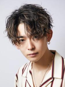 メンズヘア整形スパイラルパーマ波巻きツイストメンズパーマ髪型 - メンズヘア整形サロン GOALD 渋谷神南掲載