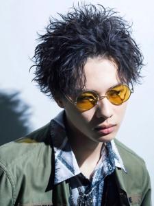 メンズヘア整形スパイラルパーマ波巻きツイストメンズパーマ髪型 - メンズヘア整形サロン GOALD 渋谷神南掲載