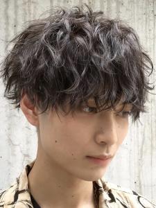 メンズヘア整形スパイラルパーマ波巻きツイストメンズパーマ髪型 - メンズヘア整形サロン GOALD 渋谷神南掲載