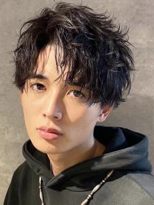 メンズヘア整形スパイラルパーマ波巻きツイストメンズパーマ髪型 - メンズヘア整形サロン GOALD 渋谷神南掲載