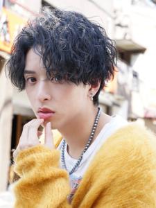 メンズヘア整形スパイラルパーマ波巻きツイストメンズパーマ髪型 - メンズヘア整形サロン GOALD 渋谷神南掲載
