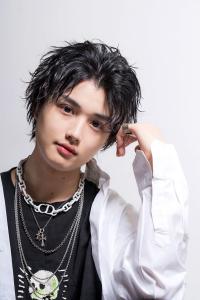 メンズヘア整形スパイラルパーマ波巻きツイストメンズパーマ髪型 - メンズヘア整形サロン GOALD 渋谷神南掲載