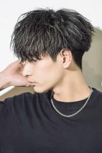 メンズヘア整形スパイラルパーマ波巻きツイストメンズパーマ髪型 - メンズヘア整形サロン GOALD 渋谷神南掲載