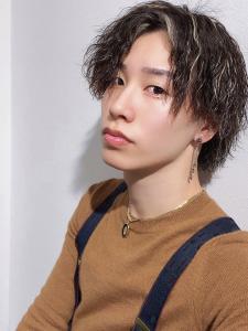 メンズヘア整形スパイラルパーマ波巻きツイストメンズパーマ髪型 - メンズヘア整形サロン GOALD 渋谷神南掲載