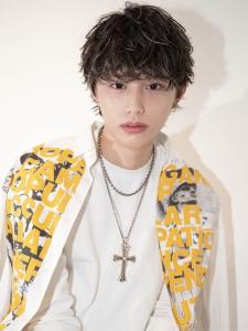 メンズヘア整形スパイラルパーマ波巻きツイストメンズパーマ髪型 - メンズヘア整形サロン GOALD 渋谷神南掲載