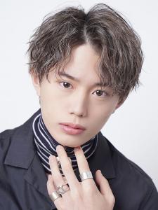 メンズヘア整形スパイラルパーマ波巻きツイストメンズパーマ髪型 - メンズヘア整形サロン GOALD 渋谷神南掲載