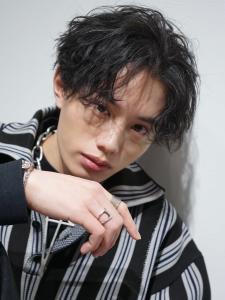 メンズヘア整形スパイラルパーマ波巻きツイストメンズパーマ髪型 - メンズヘア整形サロン GOALD 渋谷神南掲載