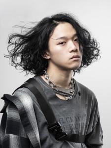 メンズヘア整形スパイラルパーマ波巻きツイストメンズパーマ髪型 - メンズヘア整形サロン GOALD 渋谷神南掲載