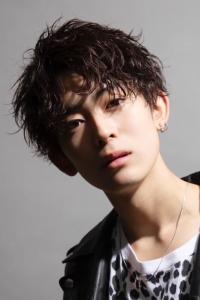 メンズヘア整形スパイラルパーマ波巻きツイストメンズパーマ髪型 - メンズヘア整形サロン GOALD 渋谷神南掲載
