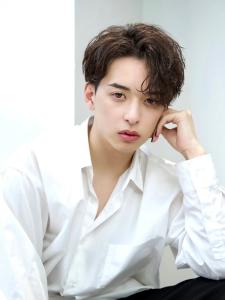 メンズヘア整形スパイラルパーマ波巻きツイストメンズパーマ髪型 - メンズヘア整形サロン GOALD 渋谷神南掲載