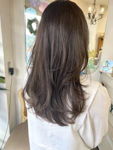 透明感あるオリーブグレージュレイヤー高めの重軽ロングヘア - CHAINON掲載