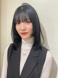 ミディアムレイヤー　ブルーブラック　シースルーバング