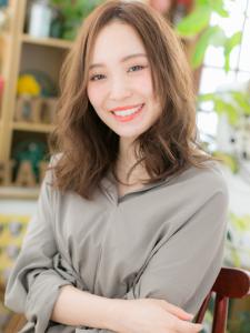 センターパートバレイヤージュ波巻きセミディ　シルキーベージュ - COVER HAIR & SPA bliss【カバーヘア アンド スパ ブリス】浦和/浦和西口店掲載