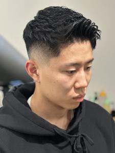 アイロンパーマスキンフェード濡れパン床屋 - ドルクス日本橋掲載