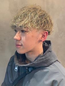 スパイラルパーマ　ツーブロックマッシュ　アッシュ - 完全個室 THIS IS BARBER 3rd掲載