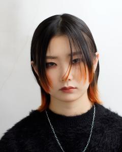 毛先だけブリーチできつねカラー！顔周りには姫カットでレイヤー - SOLANA掲載