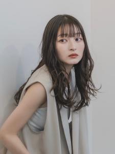 暗めカラーグレージュくすみ ブルーニュアンスカール薄め バン - Ve-nus 山手店掲載