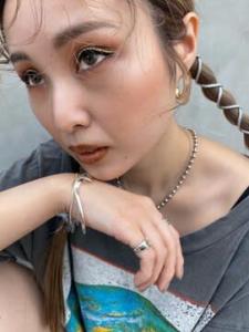 【THREE...by velvet】ヘーゼルベージュ - THREE...by velvet掲載
