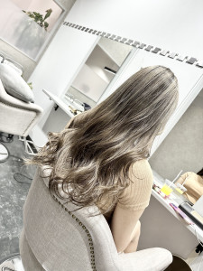 シルバーべージュバレイヤージュ - BlissBeauty 可児location掲載