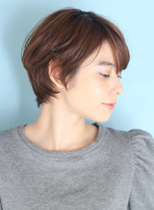 小顔美髪イメチェンピンクブラウン切りっぱなしボブショート