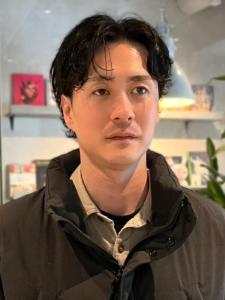 センターパート　30代40代　ビジネス　メンズショート　黒髪 - Men's Salon bloc掲載