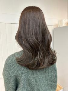 丸型卵形レイヤーカットエアリーロング美髪オリーブブラウン立川 - newi saLyu 立川掲載