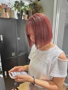 切りっぱなしボブ エアリーロング 美髪 ピンクブラウン - ARCANA 明治神宮前 表参道 原宿掲載