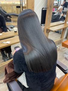 丸型卵形ストレートレイヤーエアリーロング美髪アッシュブラウン - newi saLyu 立川掲載