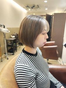 大人かわいいコンパクトボブ【顔周りハイトーン】30代40代5 - embellie掲載