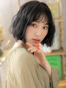アッシュブラック波ウェーブ前下がり大人ボブ　ボブパーマ - COVER HAIR bliss 上尾西口店掲載