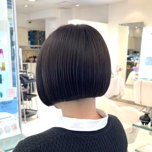 さらつやミニボブ♪ - ELLYLONDON 住吉TheEighth店掲載