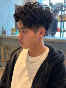 ツーブロック　黒髪　ツイストスパイラルパーマ　モテ髪　束感 - Men's Salon bloc掲載