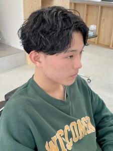 センターパート　波巻きパーマ　束感　無造作ヘア - MENS SALON RUGGED 大野城店掲載