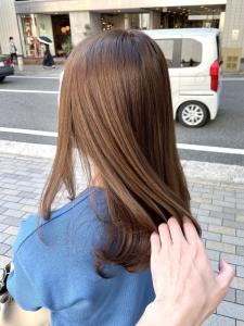 ambiente×ストレートベージュ　ツヤ髪スタイル【坂根】 - ambiente掲載