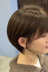 耳掛けショート×マットベージュ - Lourdes hair design掲載
