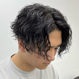 センターパートツイストスパイラルパーマ - LOUWE by fifth立川北口［メンズサロン]掲載