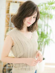 透け感グレージュ！抜け感ゆるふわカール