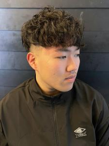 波巻きパーマ　フェードカット　ミニマッシュ　黒髪 - THIS IS BARBER 2nd掲載