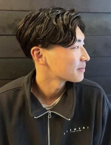 ナチュラルパーマ　ツーブロック　サイドパート - THIS IS BARBER 2nd掲載