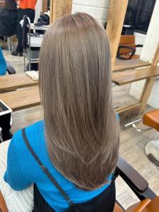 丸型卵形シンプルストレート美髪ミルクティーグレーベージュ渋谷 - N° anfeel 渋谷掲載